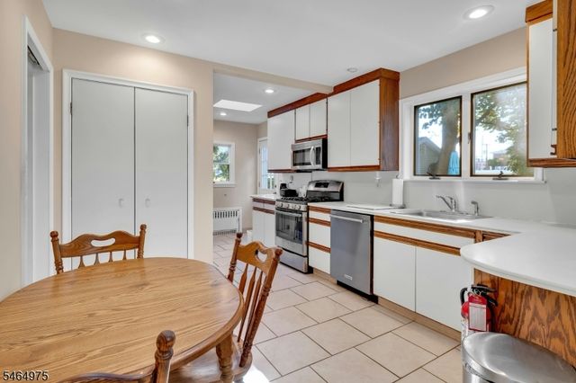 10 Overlook Ter, Bloomfield Twp., NJ 07003