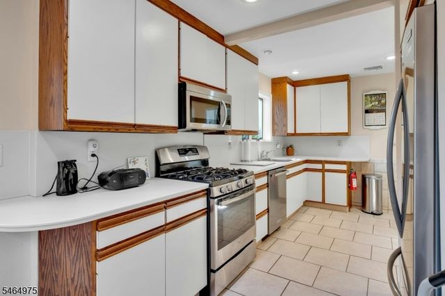 10 Overlook Ter, Bloomfield Twp., NJ 07003