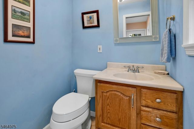 10 Overlook Ter, Bloomfield Twp., NJ 07003