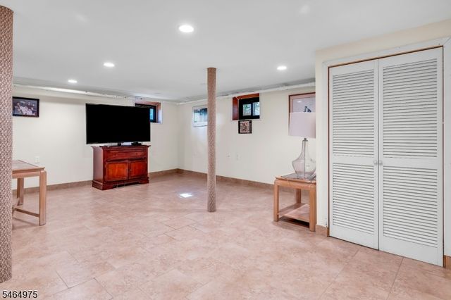 10 Overlook Ter, Bloomfield Twp., NJ 07003