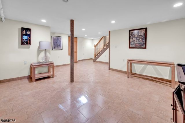 10 Overlook Ter, Bloomfield Twp., NJ 07003