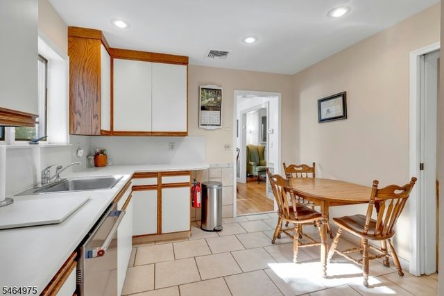10 Overlook Ter, Bloomfield Twp., NJ 07003