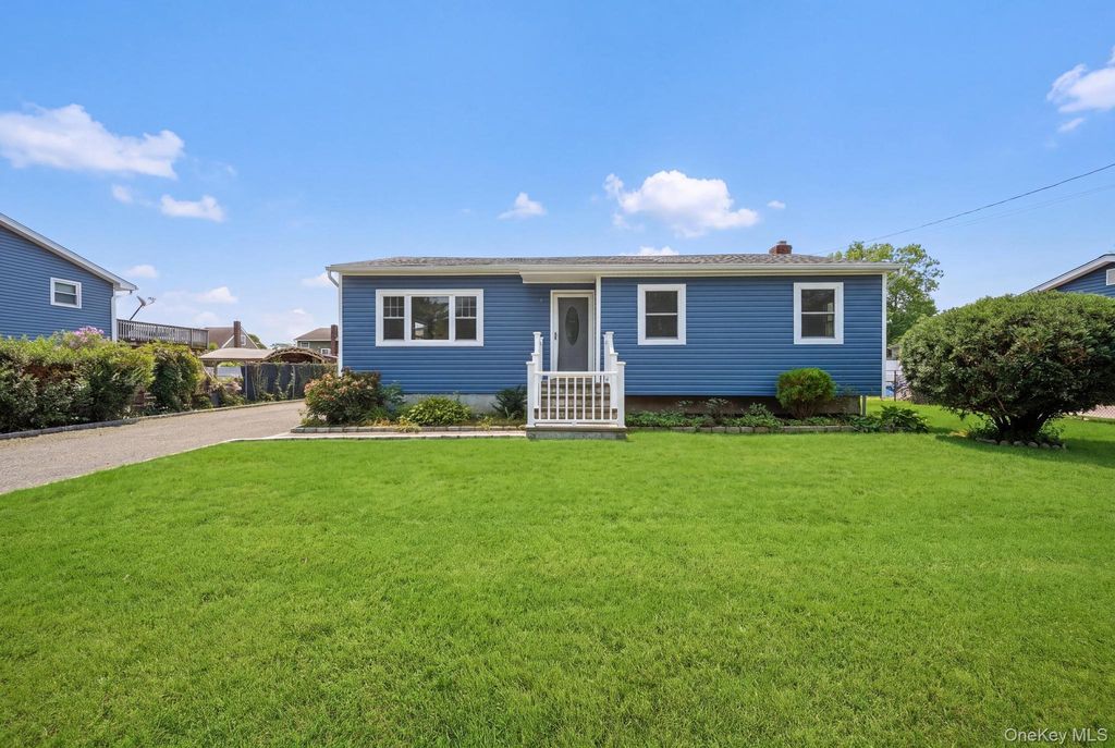 14 Holt Street, Amityville, NY 11701 — photo 2