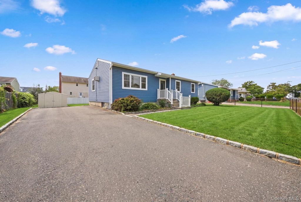 14 Holt Street, Amityville, NY 11701 — photo 3