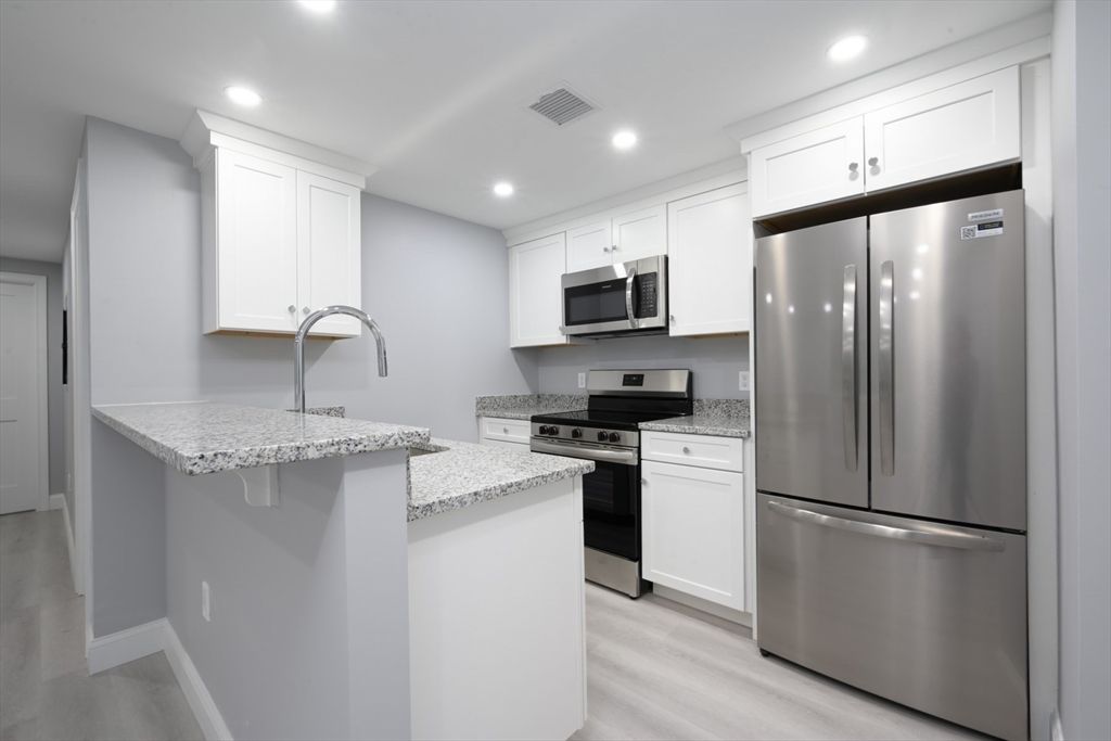 245 Elm 203, Braintree, MA 02184