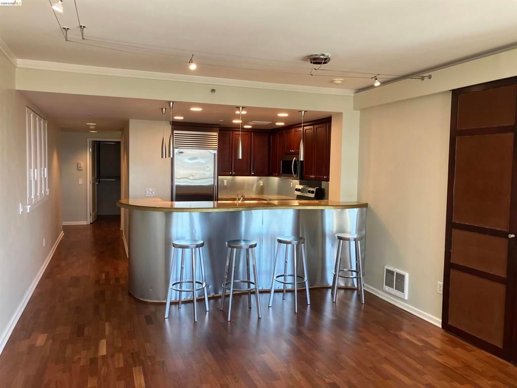 Image 11 of property listing at 403 Main St 801N, San Francisco, CA 94105