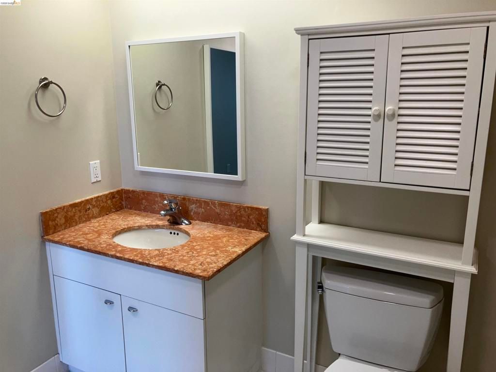 Image 16 of property listing at 403 Main St 801N, San Francisco, CA 94105