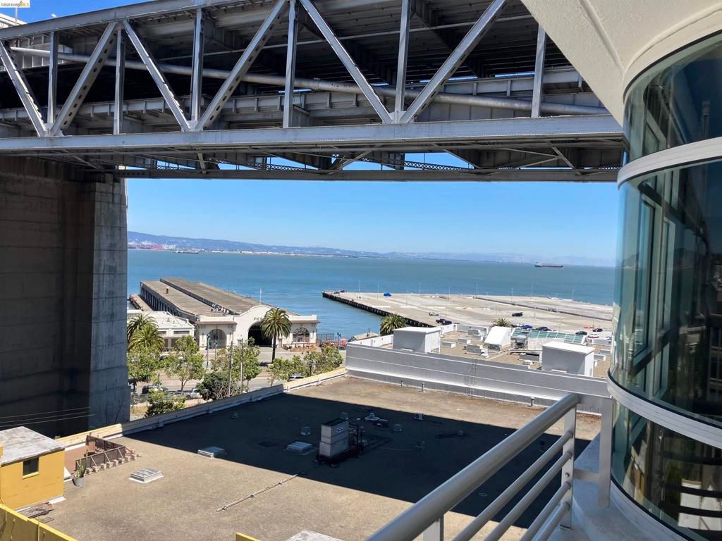Image 29 of property listing at 403 Main St 801N, San Francisco, CA 94105