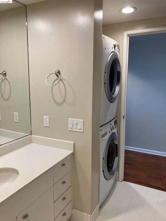 Image 31 of property listing at 403 Main St 801N, San Francisco, CA 94105