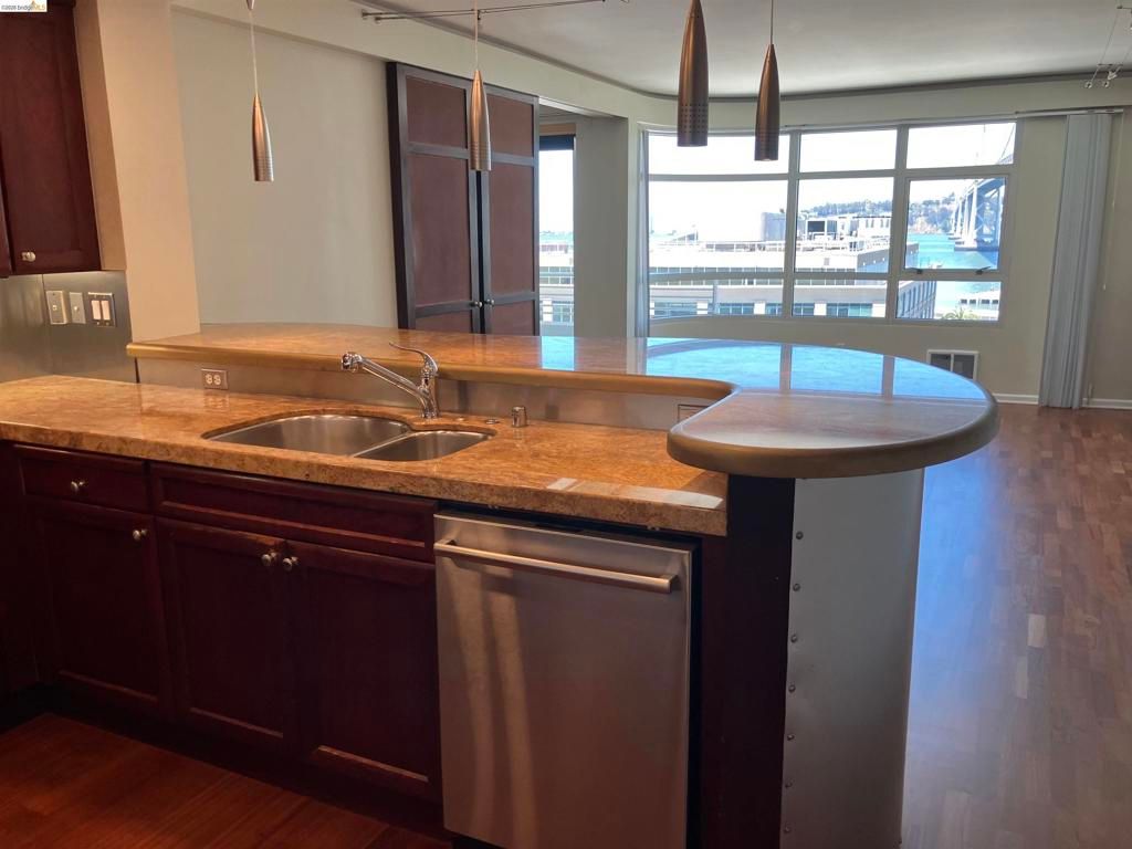 Image 8 of property listing at 403 Main St 801N, San Francisco, CA 94105