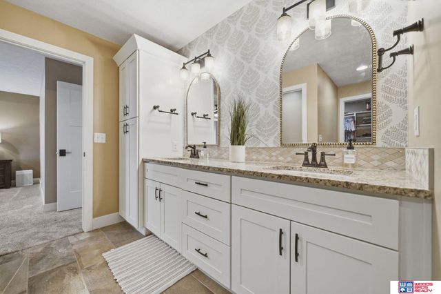 8225 S 97th Street, Lincoln, NE 68526