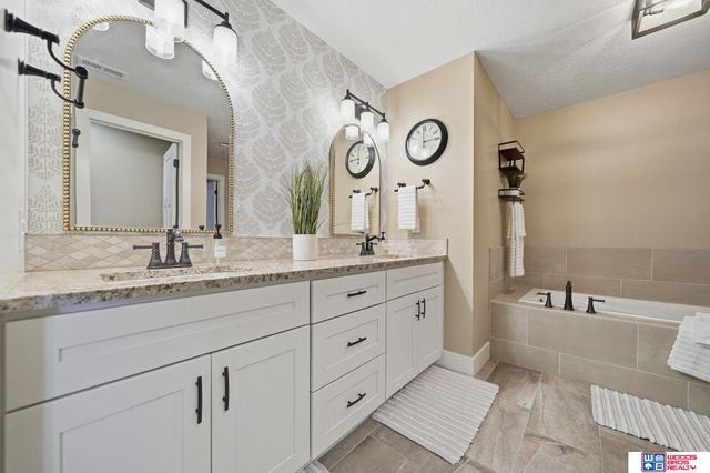 8225 S 97th Street, Lincoln, NE 68526