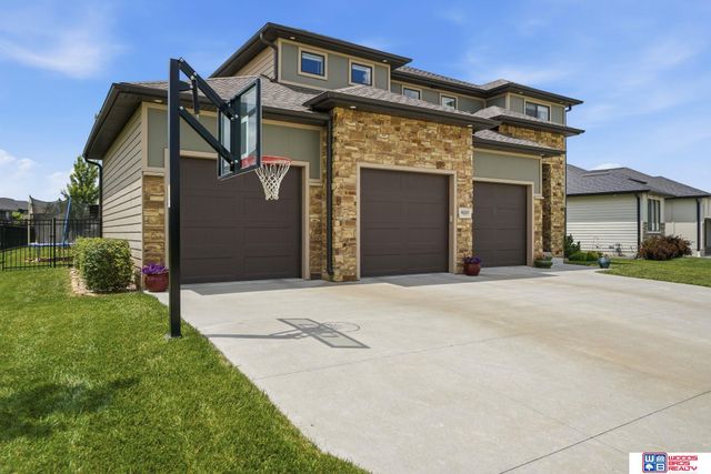 8225 S 97th Street, Lincoln, NE 68526