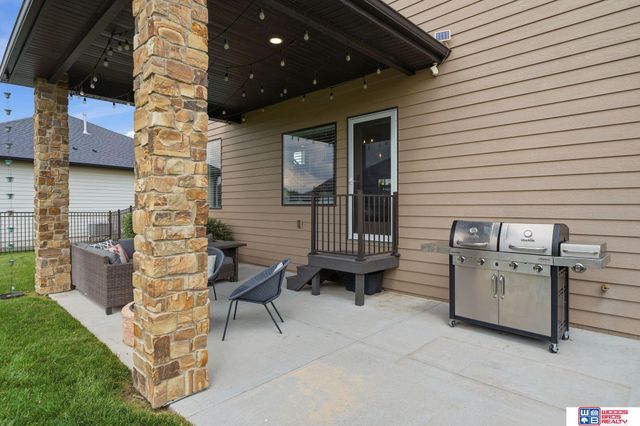 8225 S 97th Street, Lincoln, NE 68526