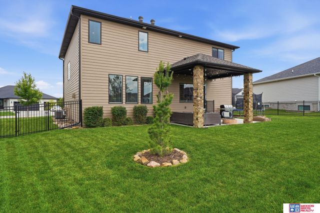 8225 S 97th Street, Lincoln, NE 68526
