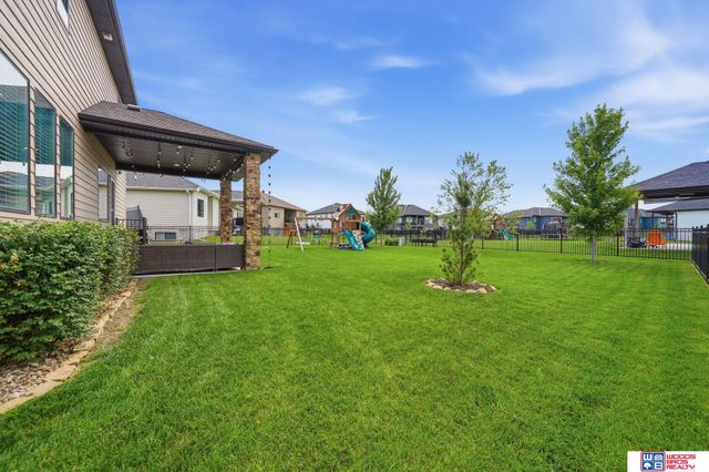 8225 S 97th Street, Lincoln, NE 68526