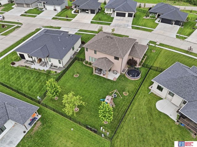 8225 S 97th Street, Lincoln, NE 68526