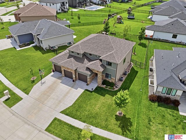 8225 S 97th Street, Lincoln, NE 68526