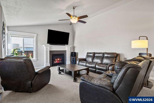 910 Grant St, Mt Angel, OR 97362