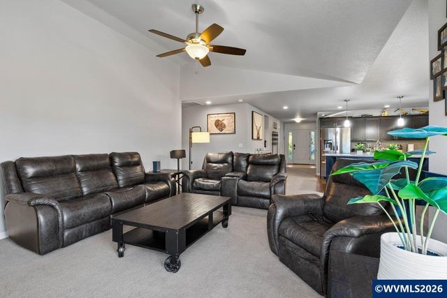 910 Grant St, Mt Angel, OR 97362