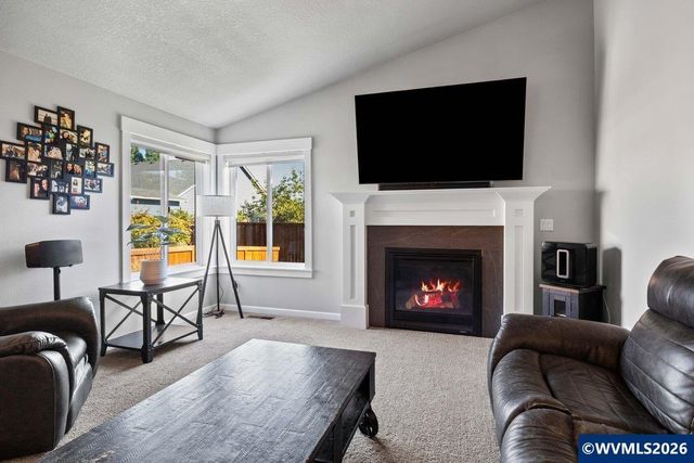 910 Grant St, Mt Angel, OR 97362