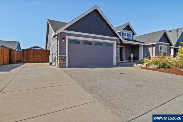 910 Grant St, Mt Angel, OR 97362