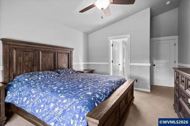 910 Grant St, Mt Angel, OR 97362