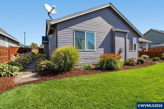 910 Grant St, Mt Angel, OR 97362
