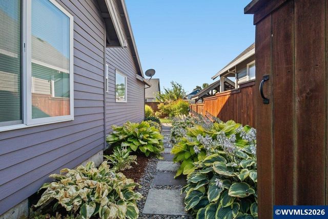 910 Grant St, Mt Angel, OR 97362