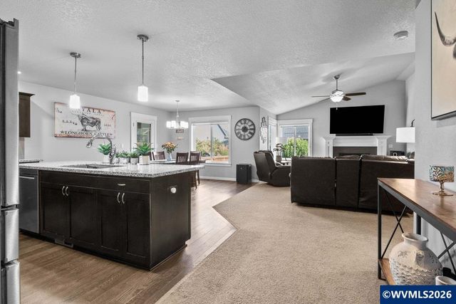 910 Grant St, Mt Angel, OR 97362