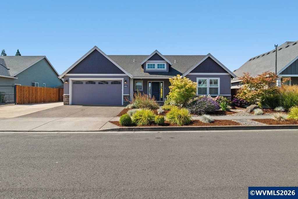 910 Grant St, Mt Angel, OR 97362