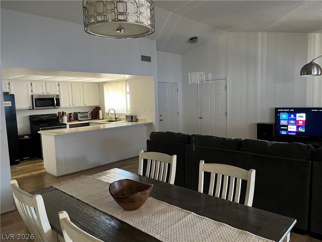 6412 Pearcrest Road, Las Vegas, NV 89108