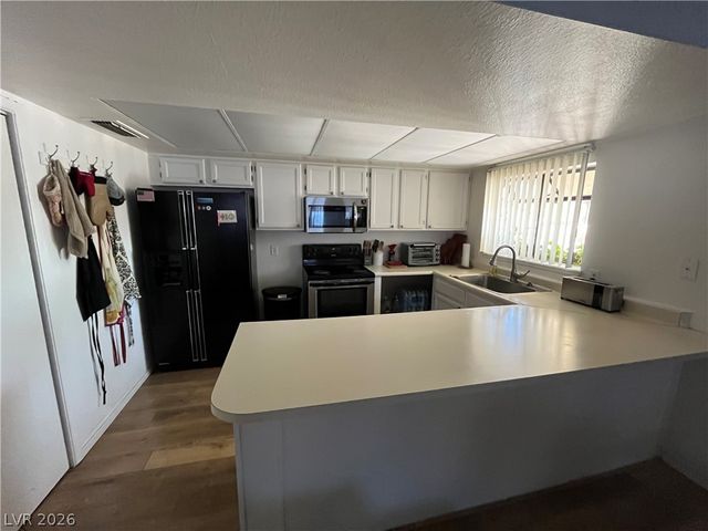6412 Pearcrest Road, Las Vegas, NV 89108