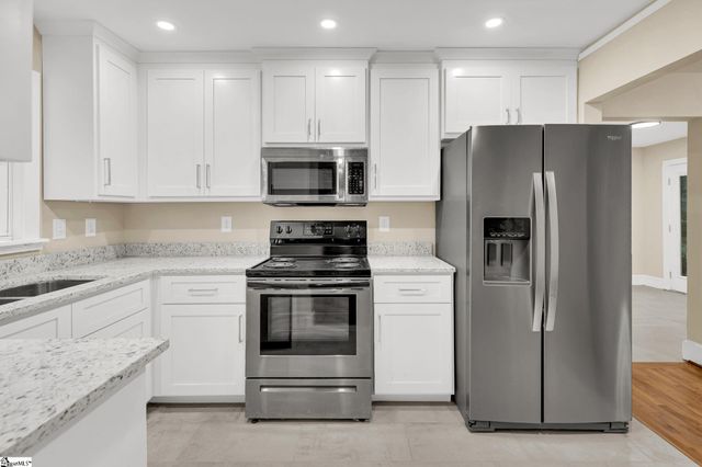 14 Dixie Avenue, Greenville, SC 29607