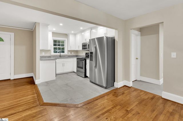 14 Dixie Avenue, Greenville, SC 29607