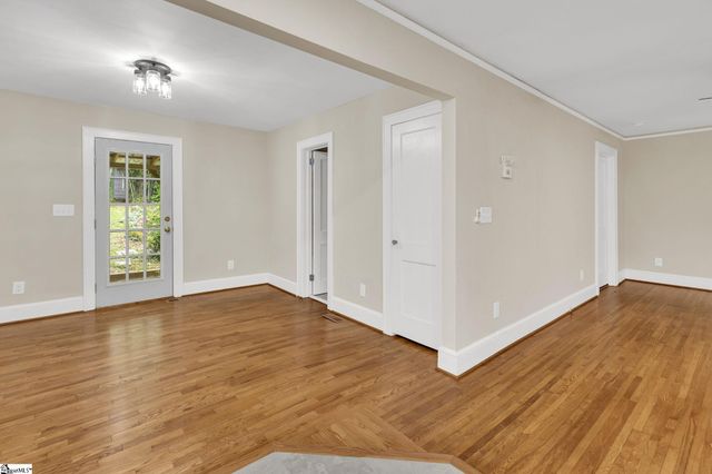 14 Dixie Avenue, Greenville, SC 29607