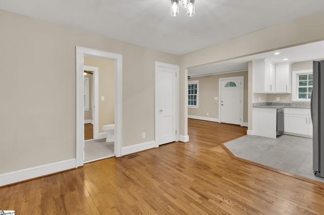 14 Dixie Avenue, Greenville, SC 29607