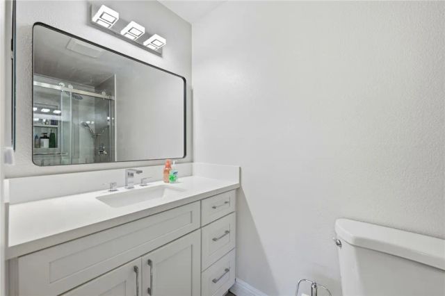 2011 W Katella 2, Anaheim, CA 92804