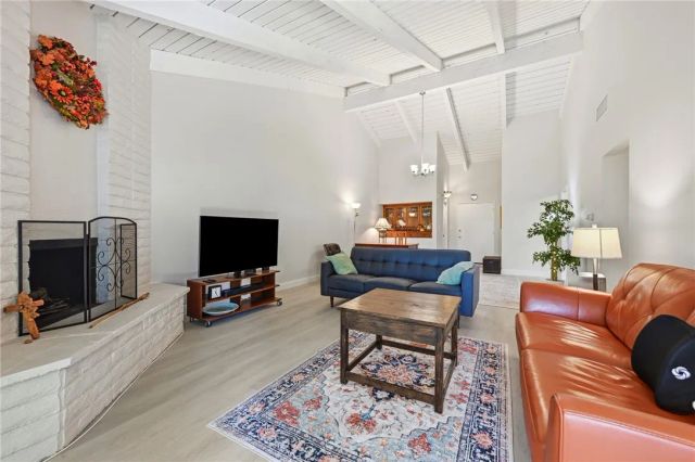 2011 W Katella 2, Anaheim, CA 92804