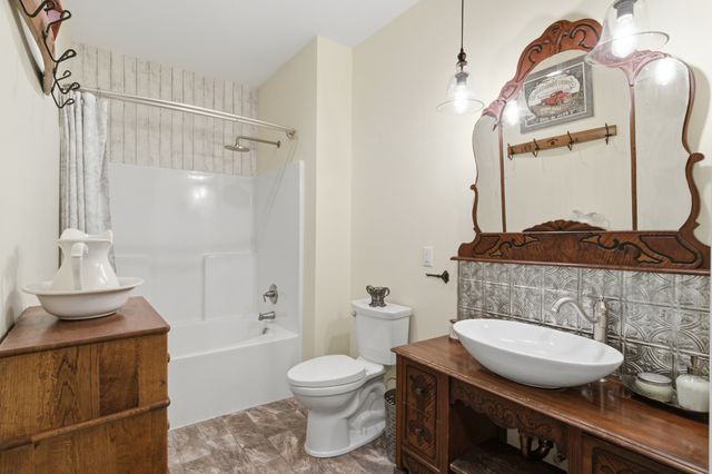 9588 Vaught Rd, Readyville, TN 37149