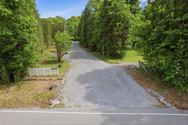 9588 Vaught Rd, Readyville, TN 37149