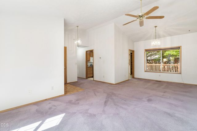 2400 NE Jones Road, Bend, OR 97701
