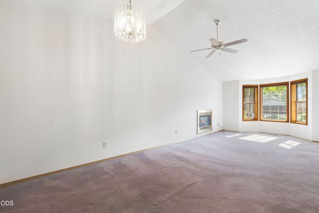 2400 NE Jones Road, Bend, OR 97701