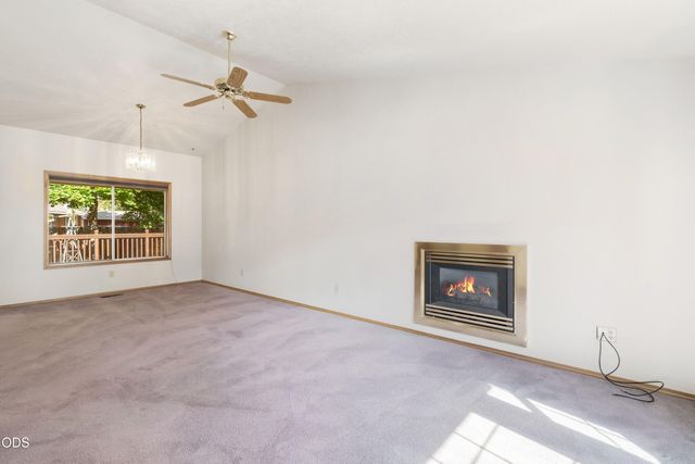 2400 NE Jones Road, Bend, OR 97701
