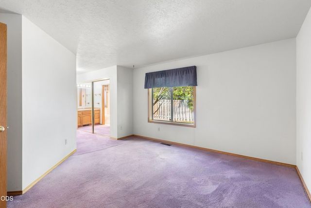 2400 NE Jones Road, Bend, OR 97701