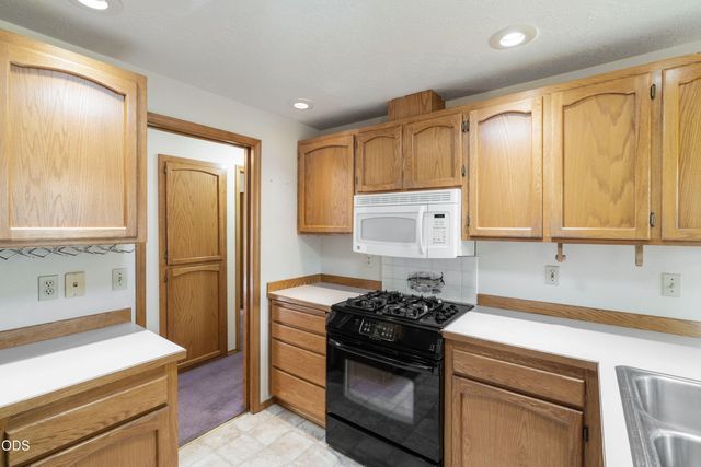 2400 NE Jones Road, Bend, OR 97701