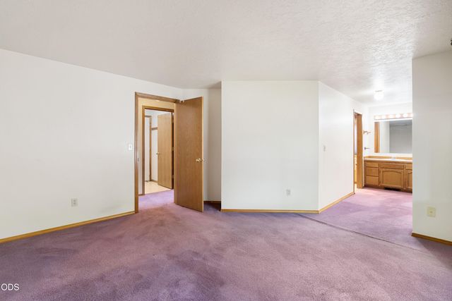 2400 NE Jones Road, Bend, OR 97701