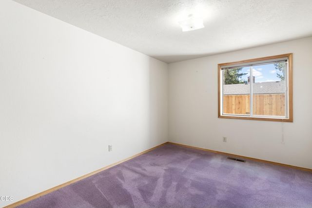 2400 NE Jones Road, Bend, OR 97701