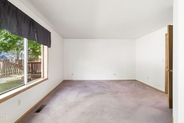 2400 NE Jones Road, Bend, OR 97701