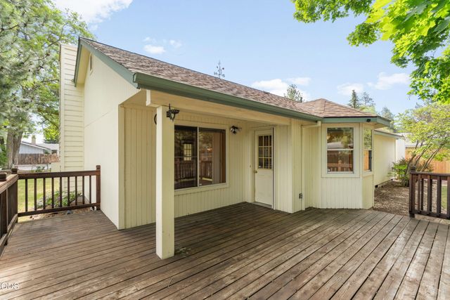 2400 NE Jones Road, Bend, OR 97701